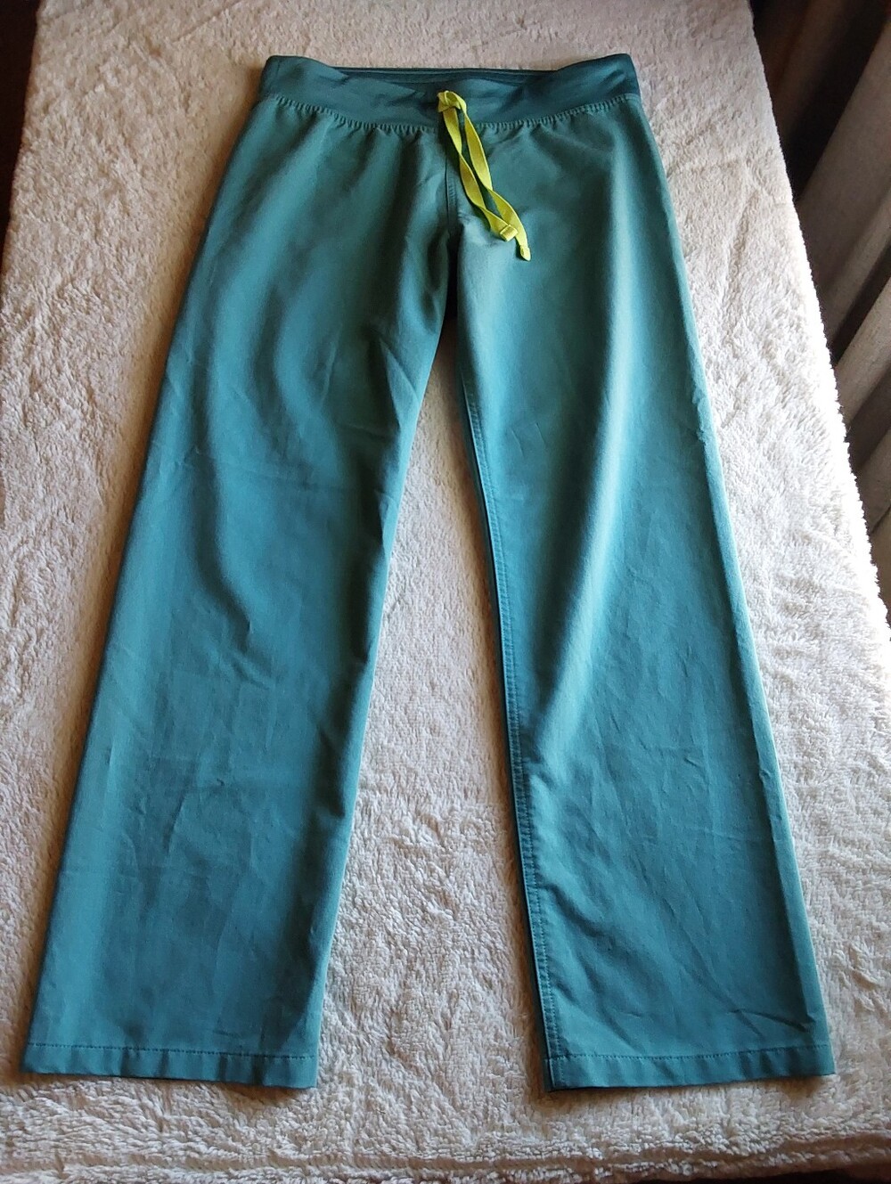 🌺 Like New Figs Tech Collection Teal V-Neck Scrub Set - Picture 2 of 12